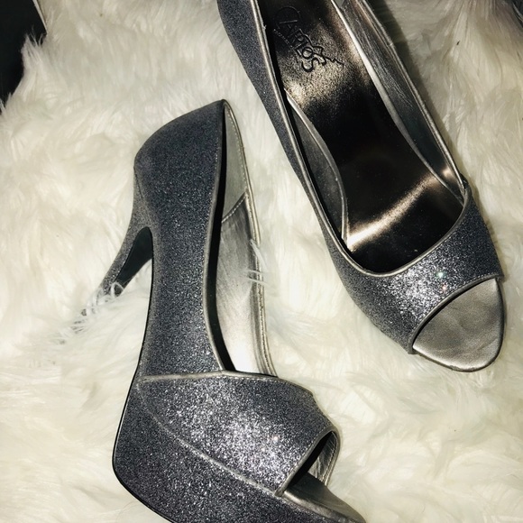 Silver heels - Picture 2 of 3